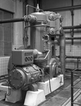 821689 Afbeelding van een Atlas Copco compressor van de N.V. Nederlandse Staalfabrieken DEMKA (Havenweg 7) te Utrecht.